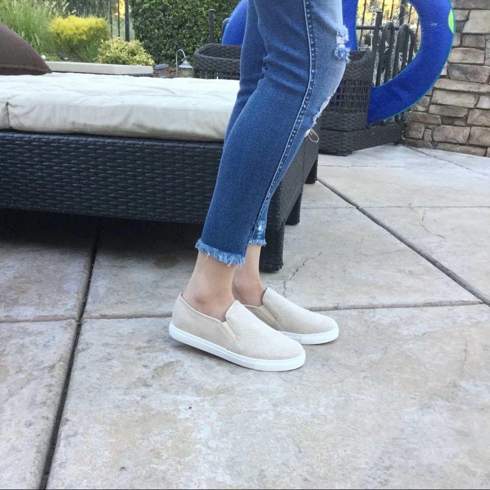 ONLY 1 LEFT‼️5 🌟Perforated Slip on Sneaks - Picture 6 of 8
